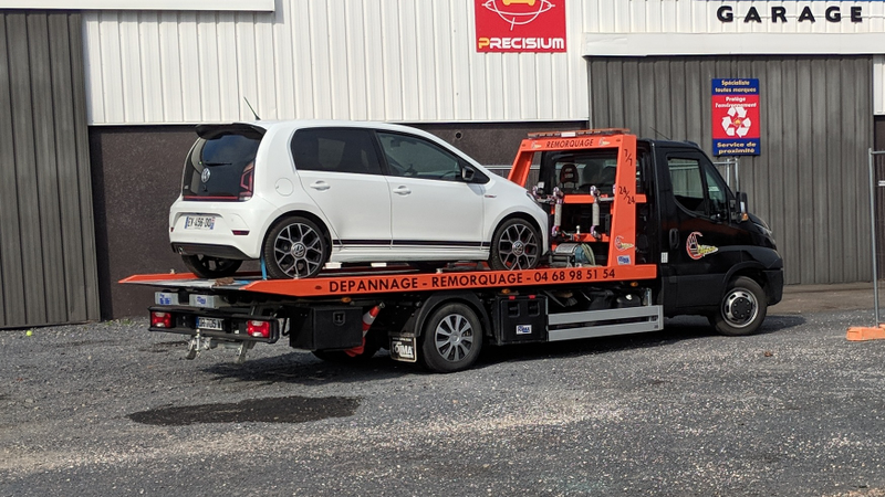 Illustration for article titled The 2018 Volkswagen Up GTI Is As Fun As Tiny Cars Get